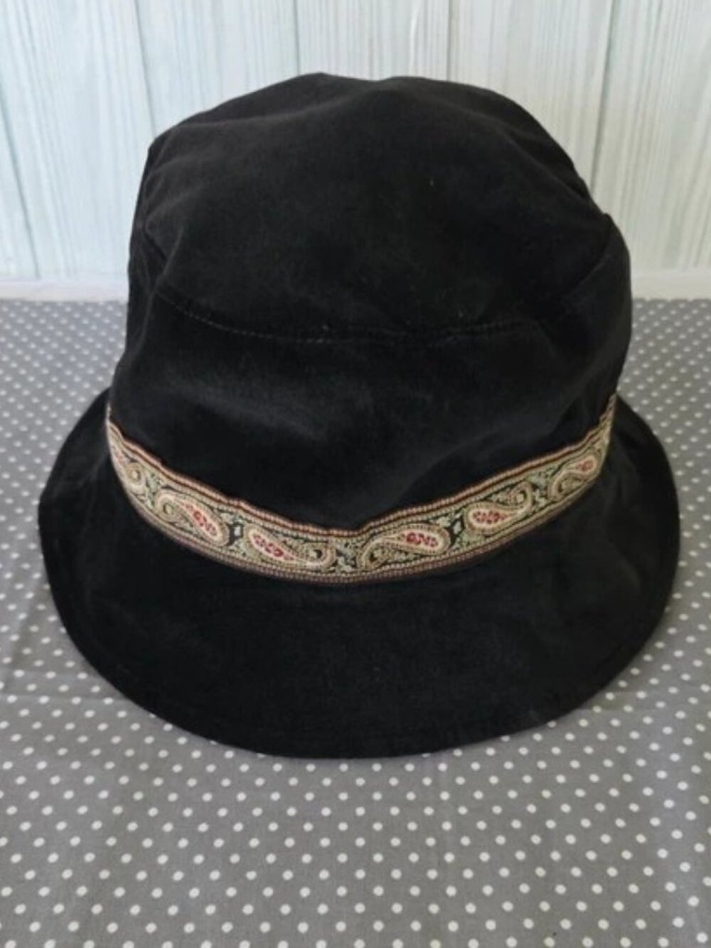 Vintage Nine West Black Velvet Bucket Hat with Decorative Band – Y2K Fashion